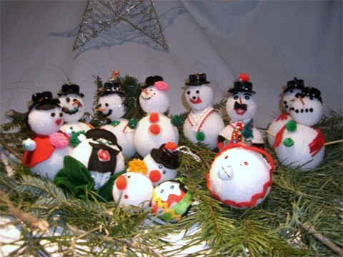 The Hodges Family Snowpeople - Christmas 2006